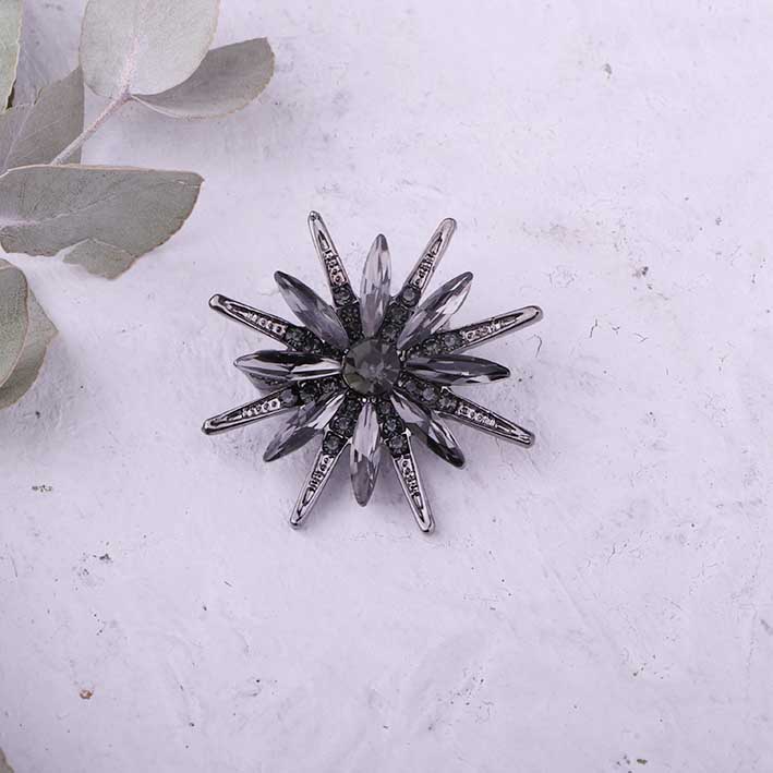 سنجاق سینه ستاره مشکی