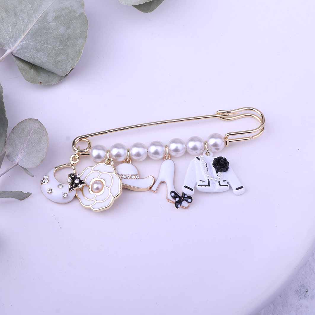 سنجاق سینه مدل سنجاق قفلی