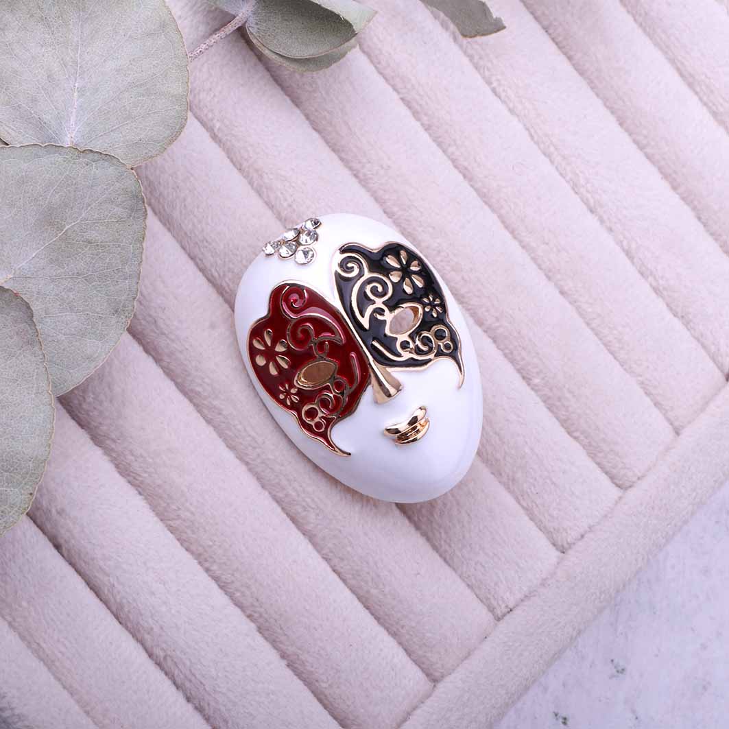 سنجاق سینه نقاب