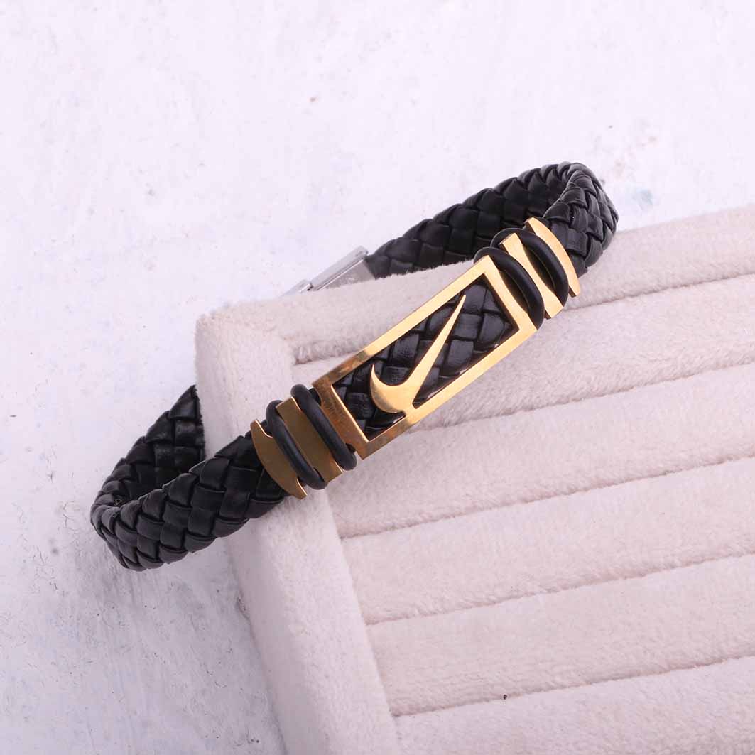 دستبند چرمی مردانه با پلاک فلزی طرح نایک