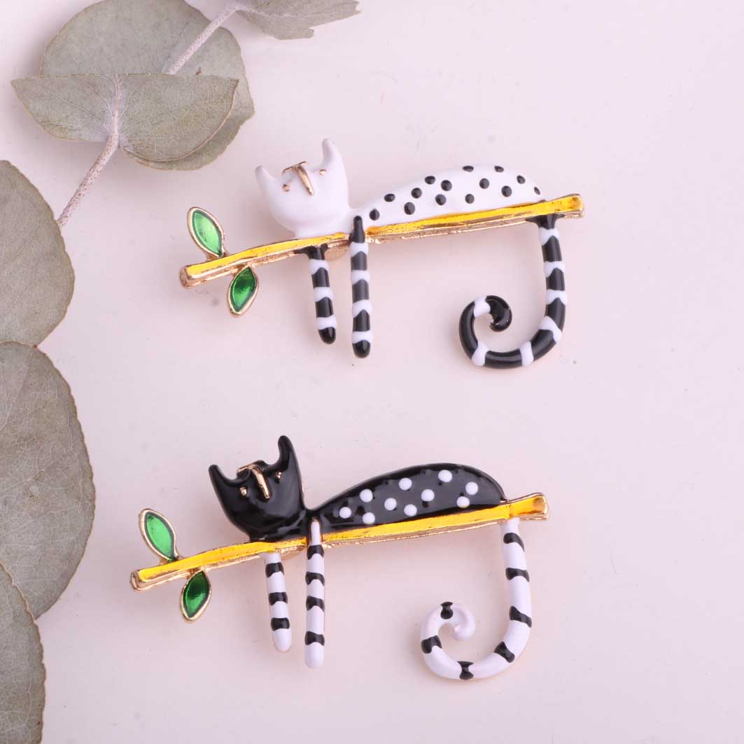 سنجاق سینه گربه